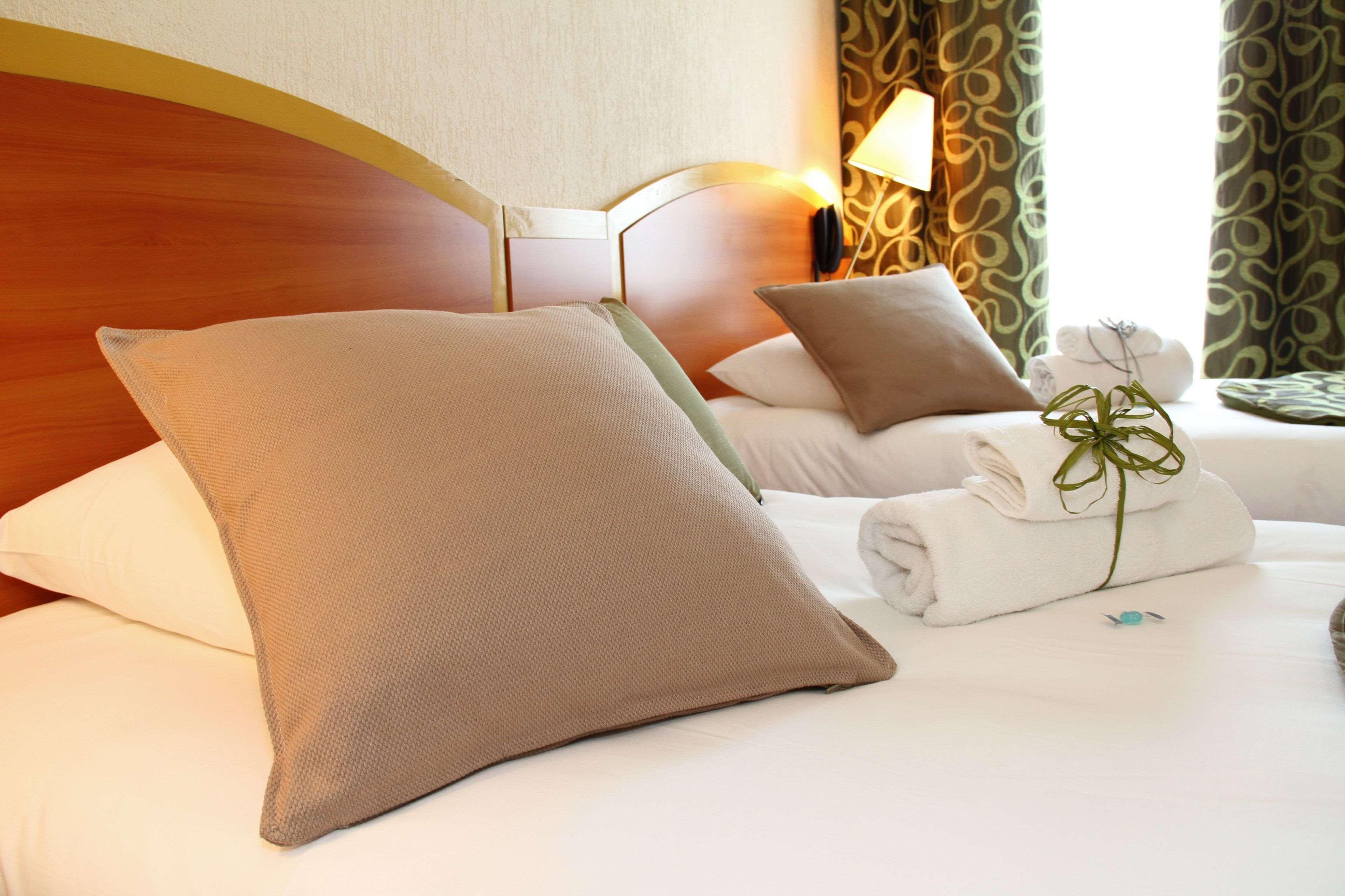 Kyriad Hotel Lamballe Exteriör bild