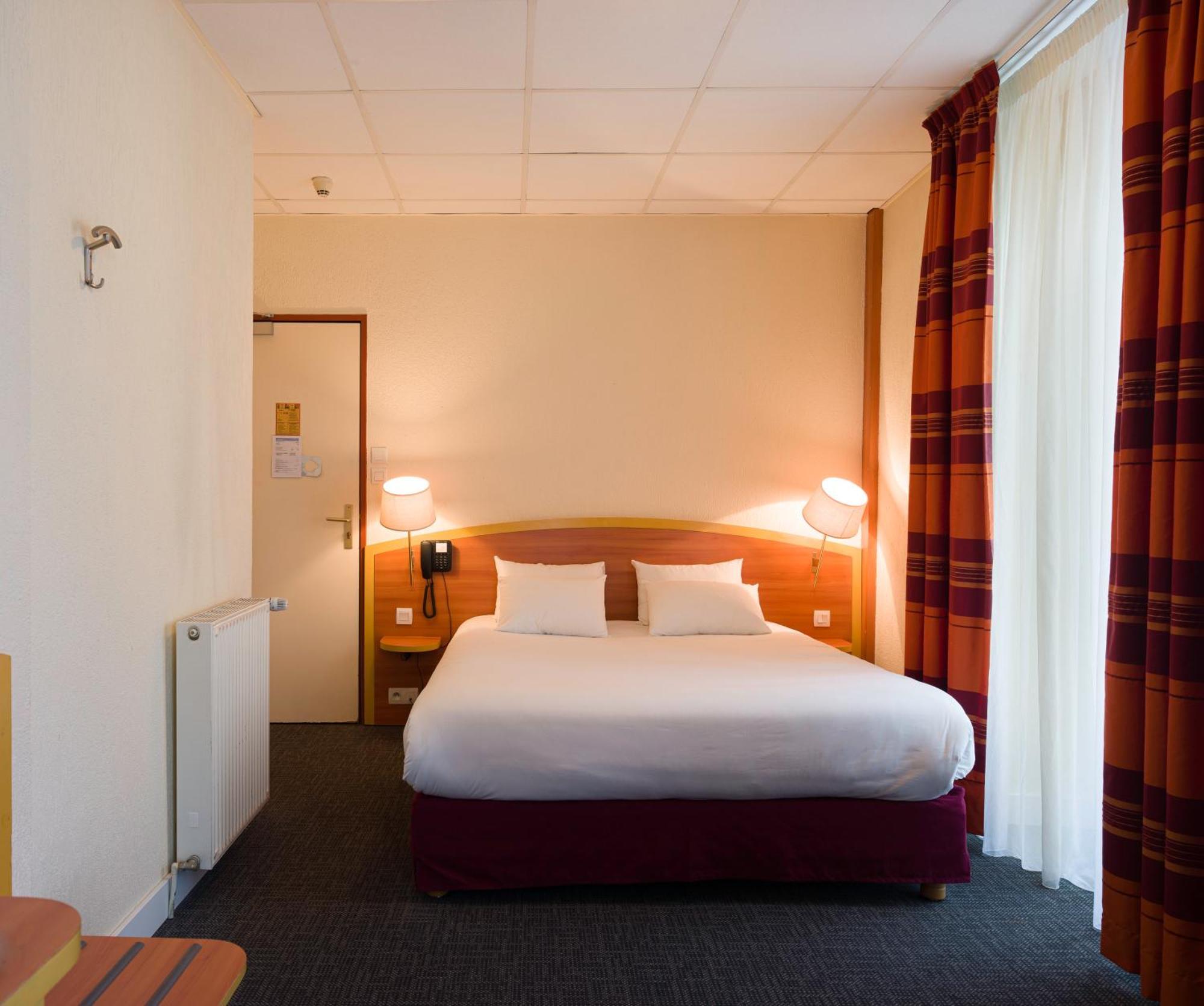 Kyriad Hotel Lamballe Exteriör bild