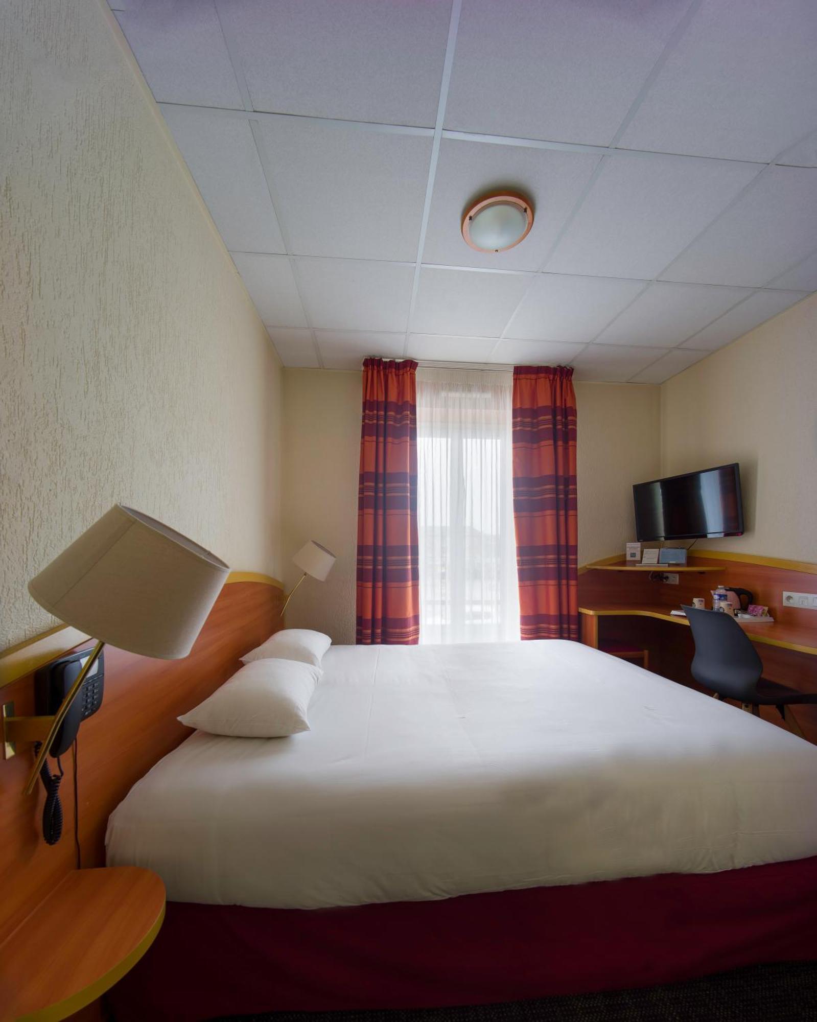 Kyriad Hotel Lamballe Exteriör bild