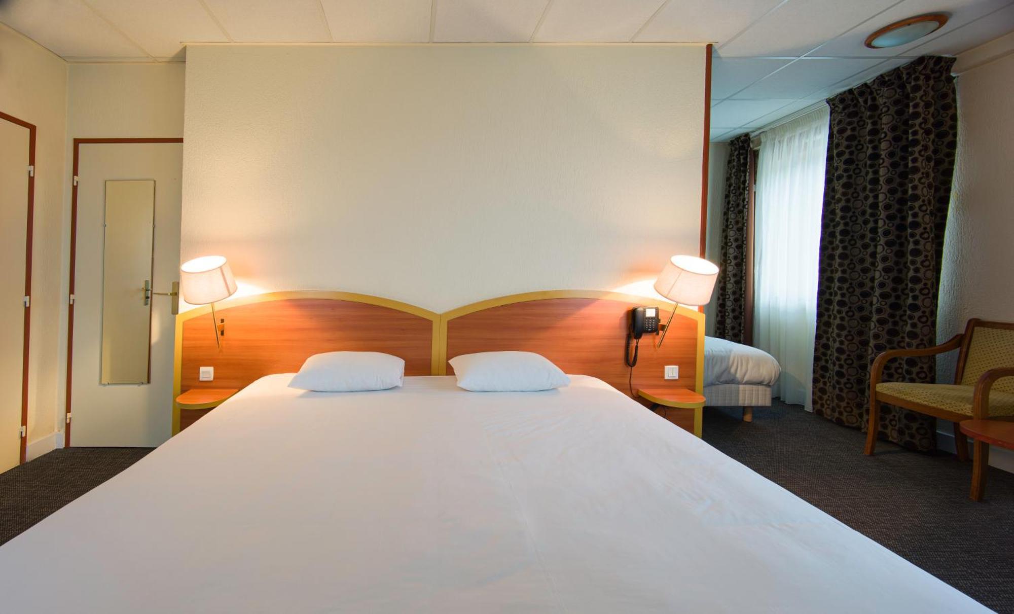 Kyriad Hotel Lamballe Exteriör bild